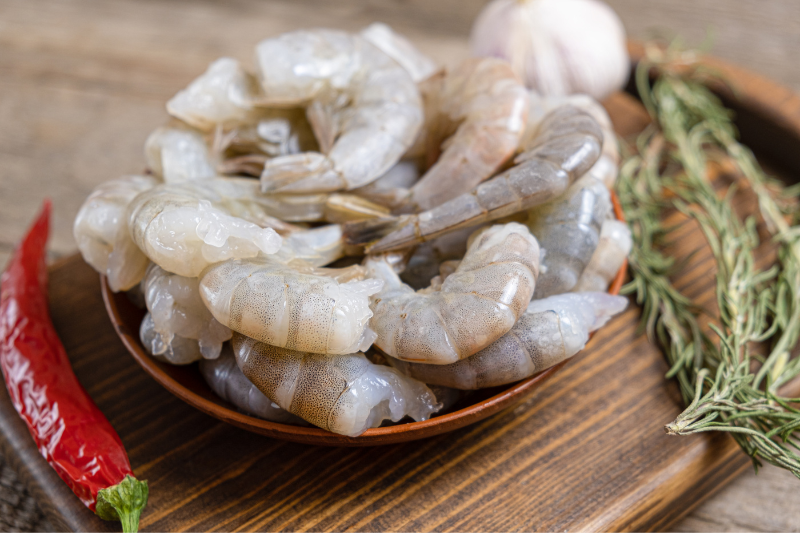 tôm sú tươi xếp khay